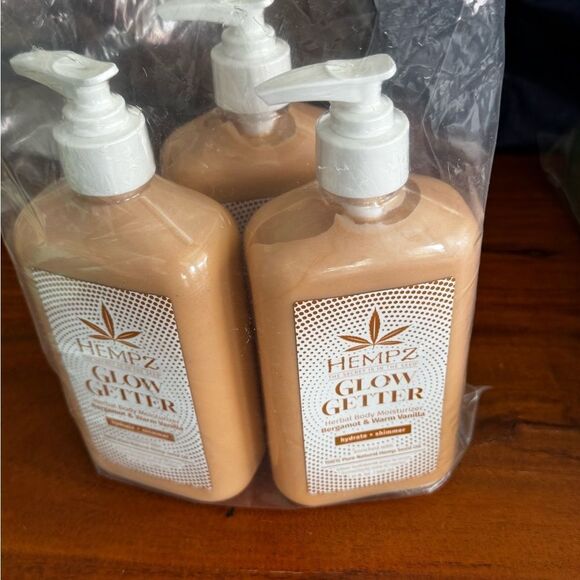 Hempz Glow Getter Herbal Body Moisturizer - Picture 3 of 9